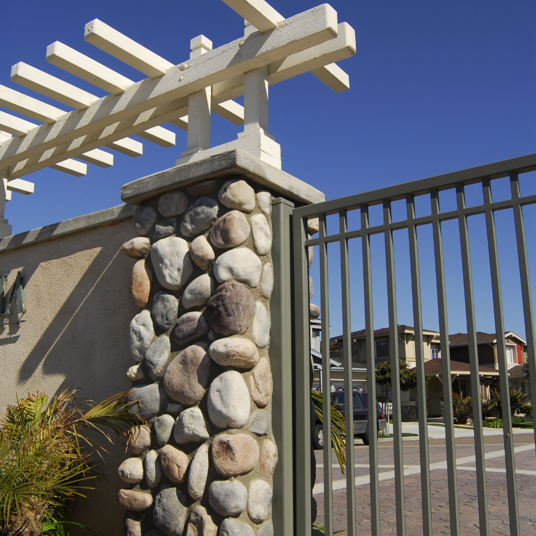 Propuestas de Ley en Ecuador Buscan Mejorar la Convivencia en Condominios y Urbanizaciones Cerradas