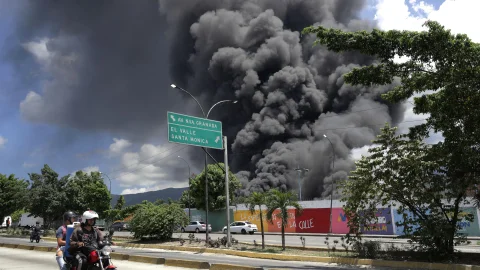 Caracas refuerza la conciencia preventiva tras incendio en edificio residencial